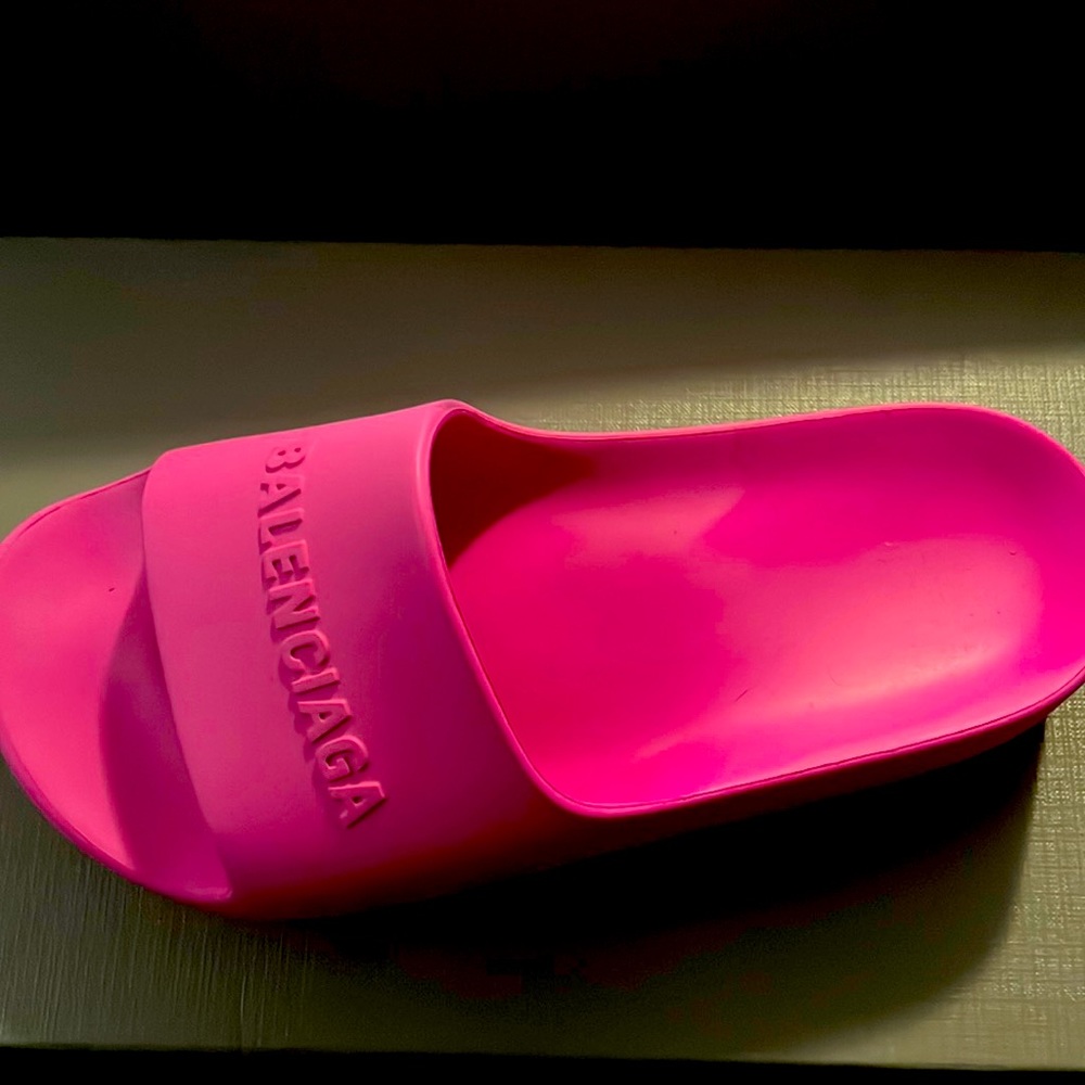 Brand new balenciaga slides (pink) size 37 which is a 7us size